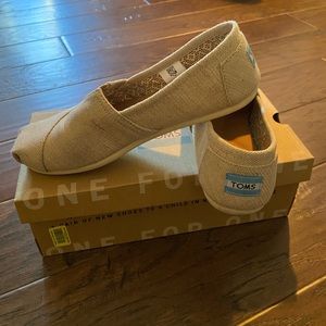 Toms Classic Natural Metallic Burlap Woman’s Slip-on Shoes